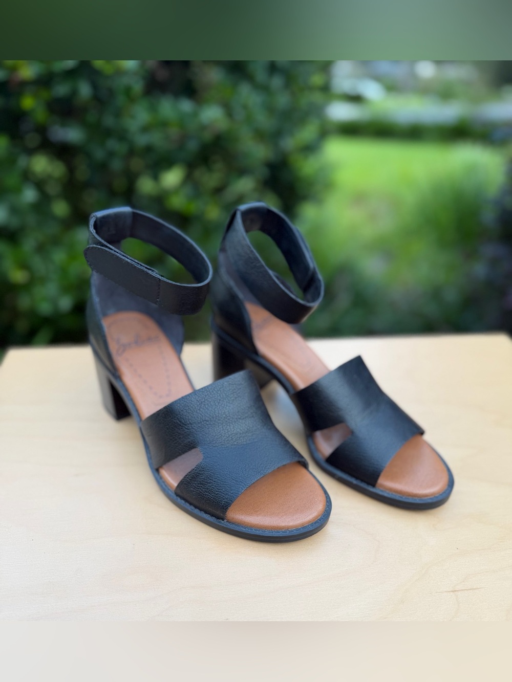 Zodiac Black Leather Ankle Strap Block Heel Sandals 8.5
